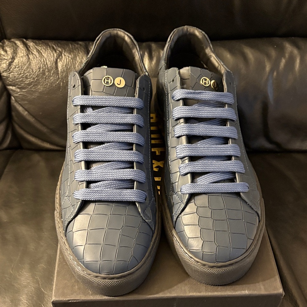 Sporty and Elegant Low Top Sneakers